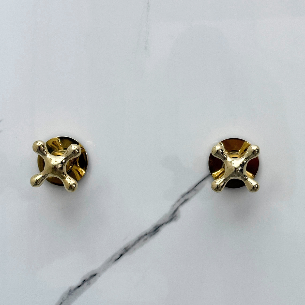 Unlacquered Brass Adjustable Flat Round Rain Shower System — Short arm (UBCSS-007) — detail view 8